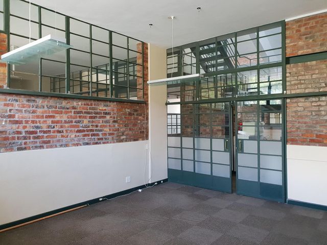602m² Office For Sale in Gardens