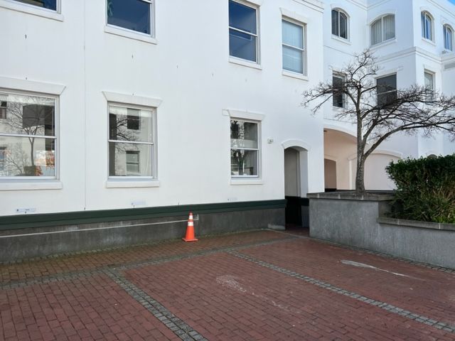 82m² Office To Let in Claremont