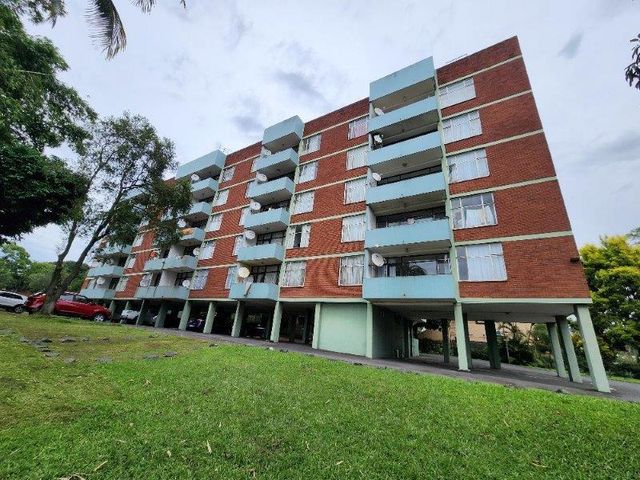 2 Bedroom Flat For Sale in Pinetown Central