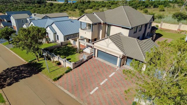 6 Bedroom House For Sale in Rietvlei Heights Country Estate