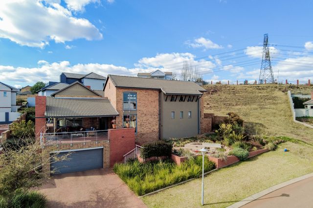 4 Bedroom House For Sale in Rietvlei Ridge Country Estate