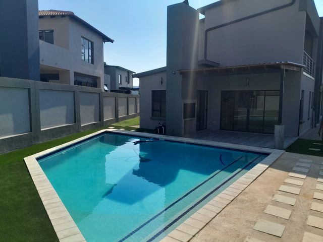 4 Bedroom Freehold For Sale in Zambezi Manor Lifestyle Estate