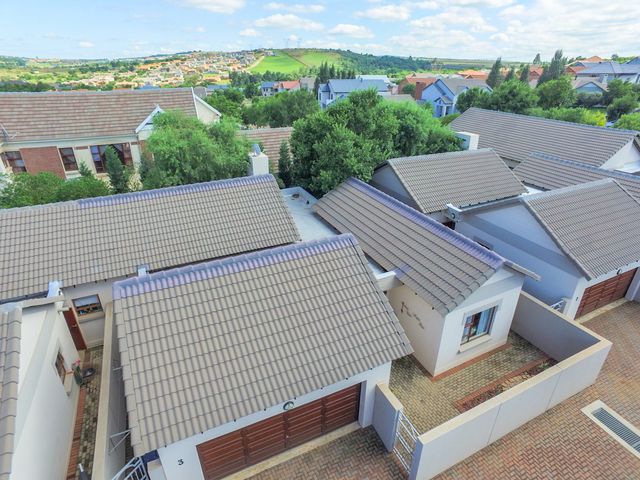 3 Bedroom Simplex To Let in Rietvlei Heights Country Estate