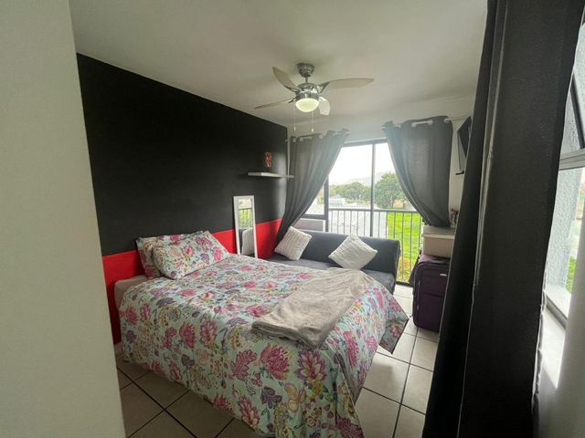 Introducing a charming 1-bedroom studio apartment located in the heart of Parow.