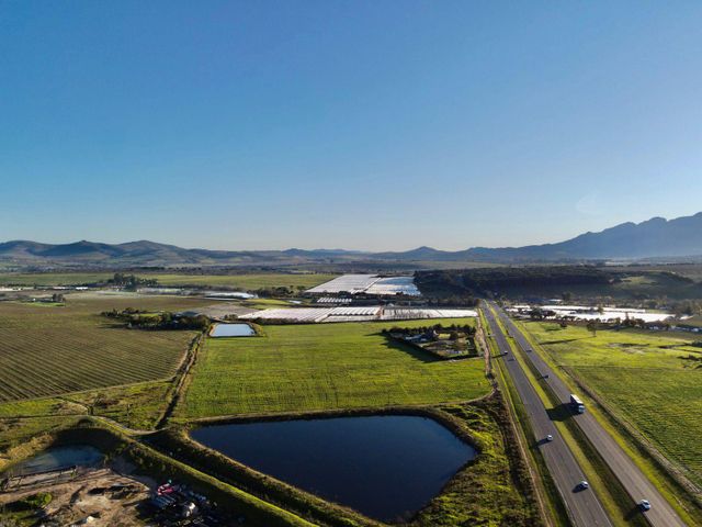 1Ha Small Holding For Sale in Stellenbosch Farms