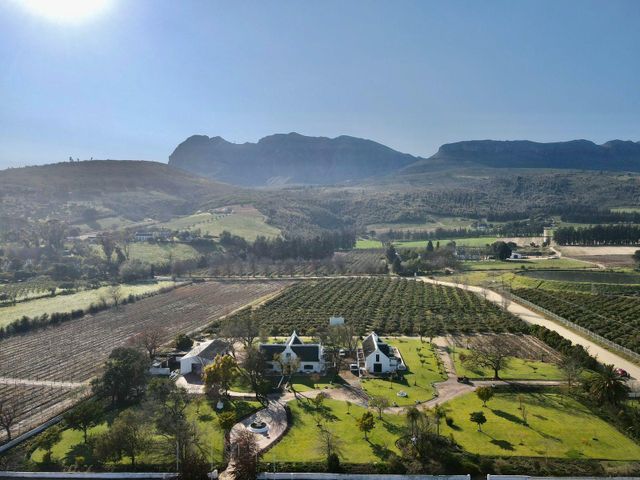 DE Kleijne Bos, Dal Josaphat, an Award Winning Guest House and Heritage Farm.