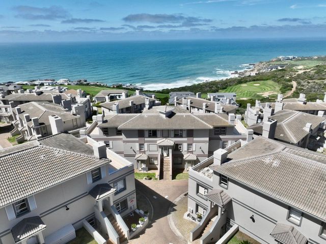 4 Bedroom Penthouse For Sale in Pinnacle Point Golf Estate