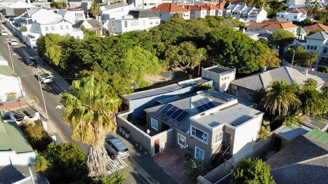 6 Bedroom House For Sale in Sea Point