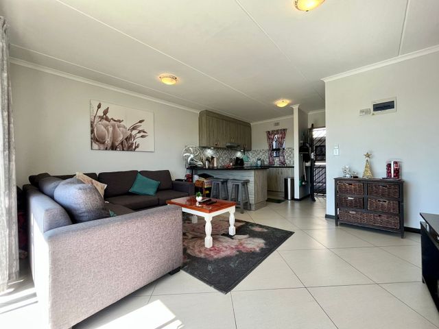 2 Bedroom Sectional Title For Sale in Buh Rein Estate