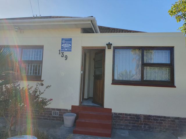 Parow Valley Friendly Family Home Greets You