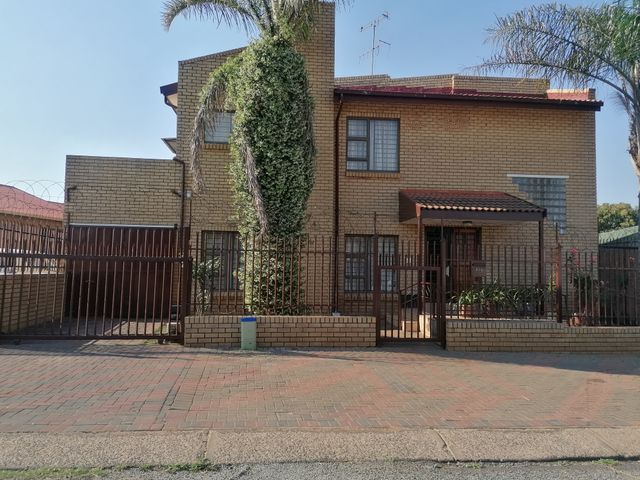 House to rent in Prime area of Laudium