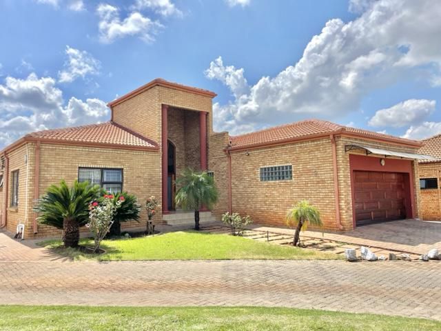 4 Bedroom Sectional Title For Sale in Erasmia