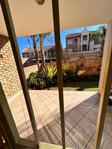 2 Bedroom Sectional Title For Sale in Rooihuiskraal North