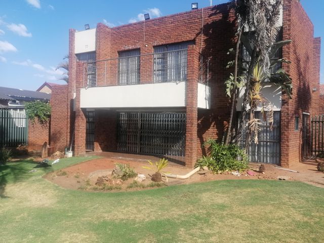 4 Bedroom House For Sale in Laudium