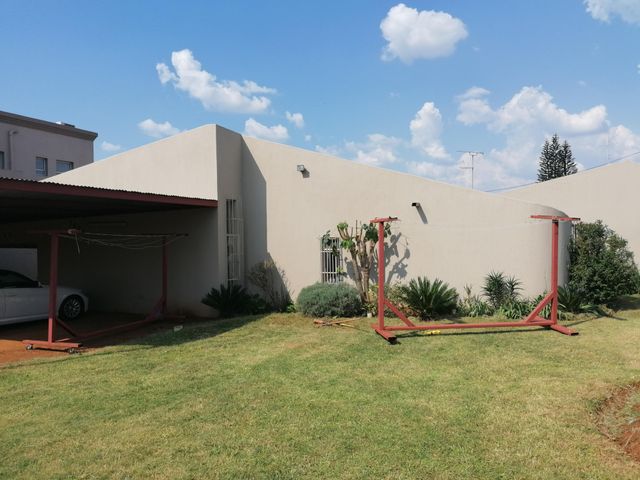 5 Bedroom House For Sale in Laudium