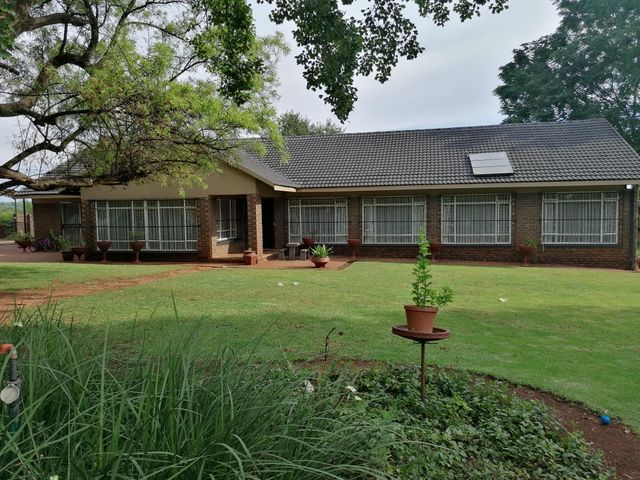14,000m² Small Holding For Sale in Raslouw