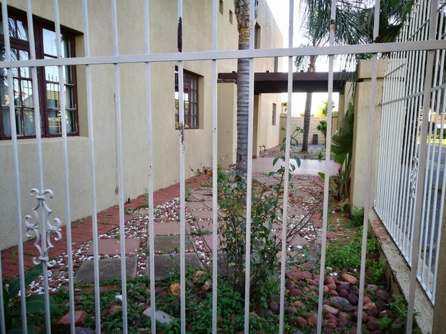 5 Bedroom House For Sale in Laudium