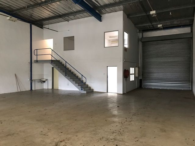 363m² Factory To Let in Westmead