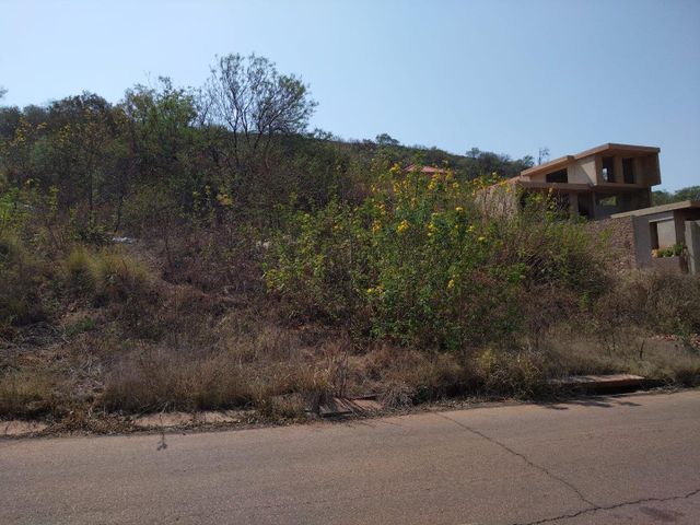 Land on the mountains of Bergtuin, Land up for grabs for all investors!!