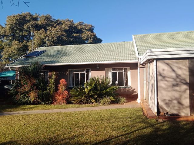 3 Bedroom house on a large plot of land - for sale CULLINAN.