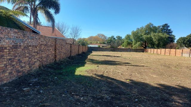 350m² Vacant Land For Sale in Modder East