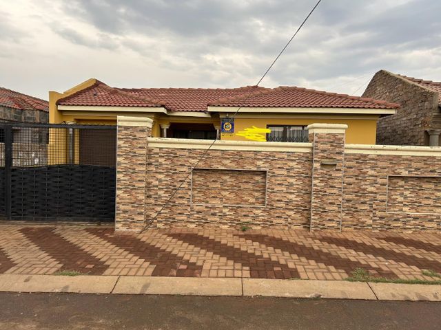 Four bedroom house for sale in Protea Glen