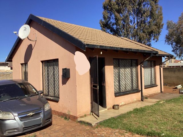 TWO BEDROOM HOUSE FOR SALE IN PROTEA GLEN