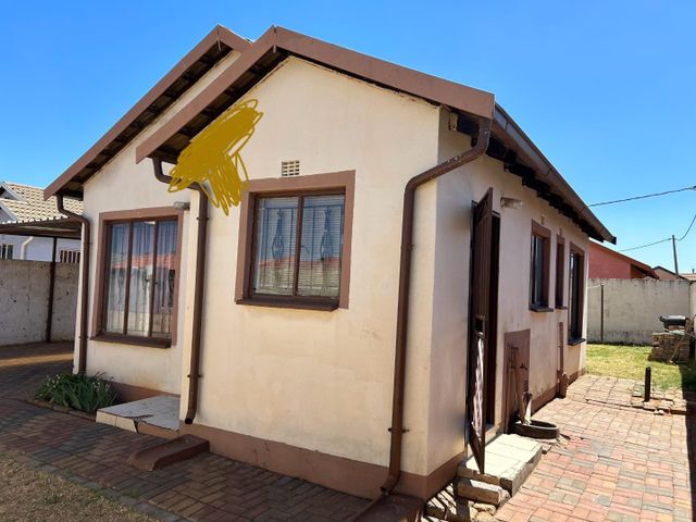 Two bedroom house for sale in Protea Glen