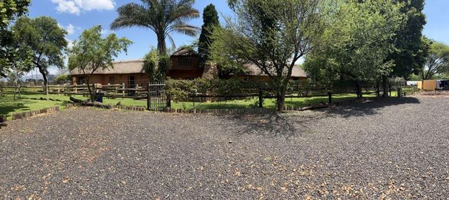 8Ha Farm For Sale in Rietfontein AH