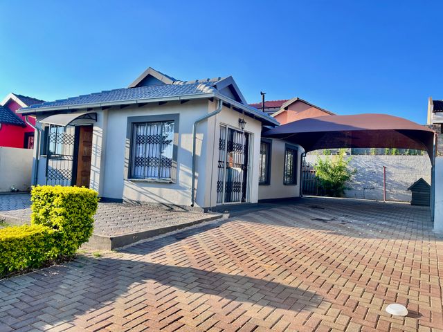 Charming 3 Bedroom Freehold - Your Ideal Rental Home in Elandspoort Awaits