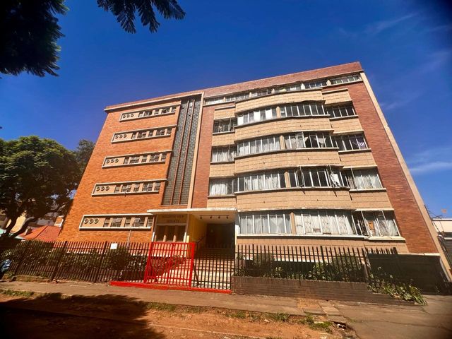 2 Bedroom Sectional Title For Sale in Yeoville