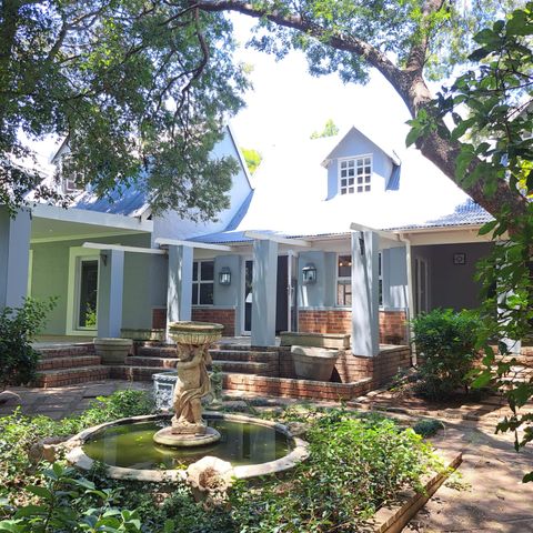 SIX BEDROOM HOME FOR SALE IN THE HEART OF WATERKLOOF!