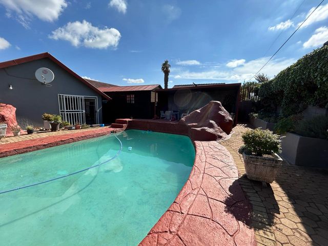 STUNNING FOUR BEDROOM HOUSE FOR SALE IN WITPOORTJIE