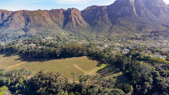 3 subdivided plots in a wine estate bordering Bishopscourt with sweeping views
