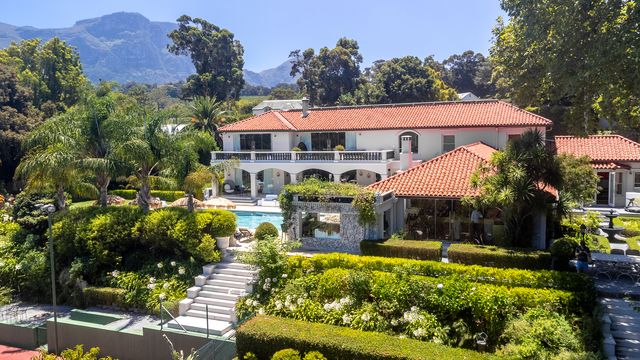 A perfect retreat in Constantia Upper for those who appreciate opulence and beauty