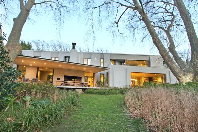 A unique, modern 5 bedroom, family home in prestigious Bishopscourt