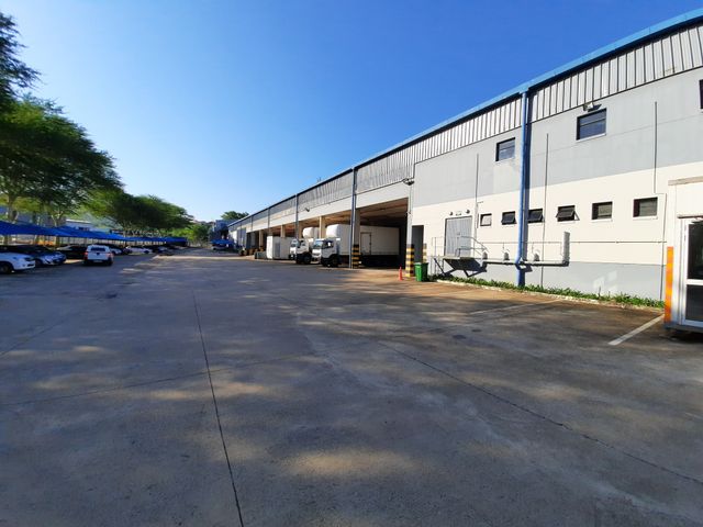 10 000m Warehouse For Lease In Riverhorse Valley