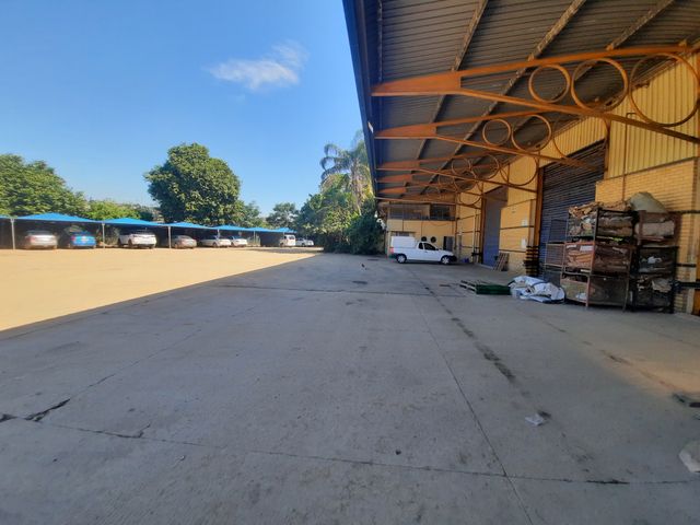5,400m² Warehouse To Let in Springfield