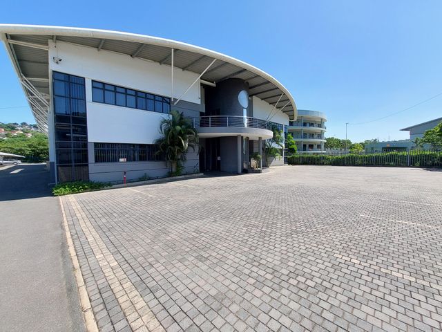 1,322m² Office To Let in Riverhorse Valley