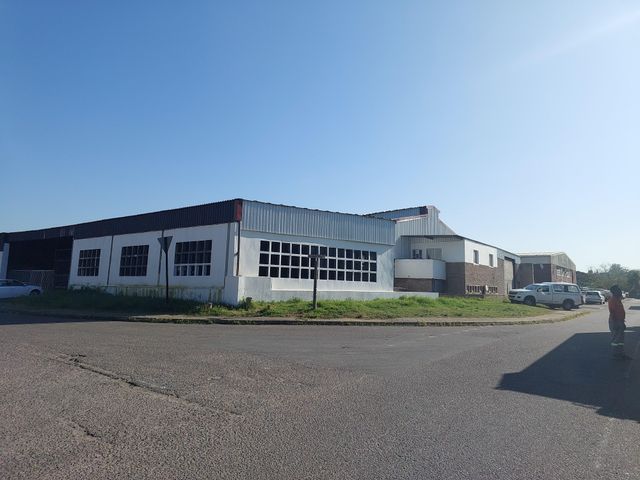 2,100m² Warehouse To Let in Springfield