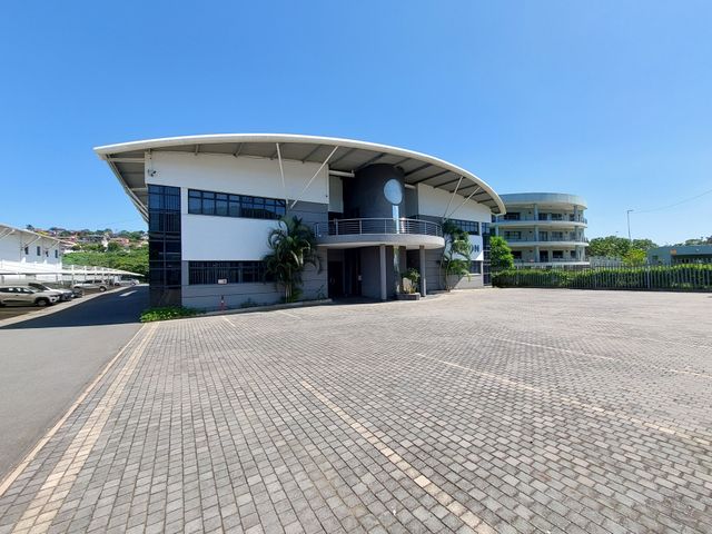 560m² Office To Let in Riverhorse Valley