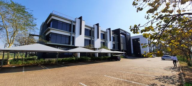 595m² Office To Let in Riverhorse Valley
