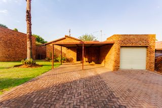 A REMARKABLE 3 BEDROOM 1 BATH HOUSE UP FOR SALE AT NOORDWYK