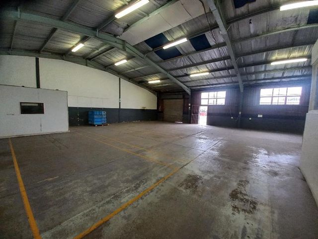 550m² Warehouse To Let in Woodbrook