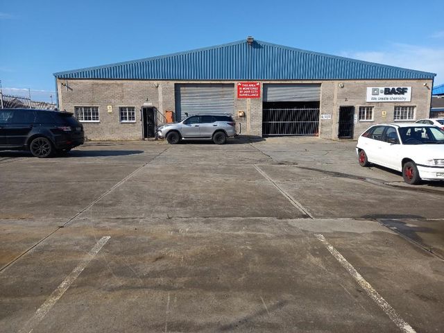 450m² Warehouse To Let in Woodbrook