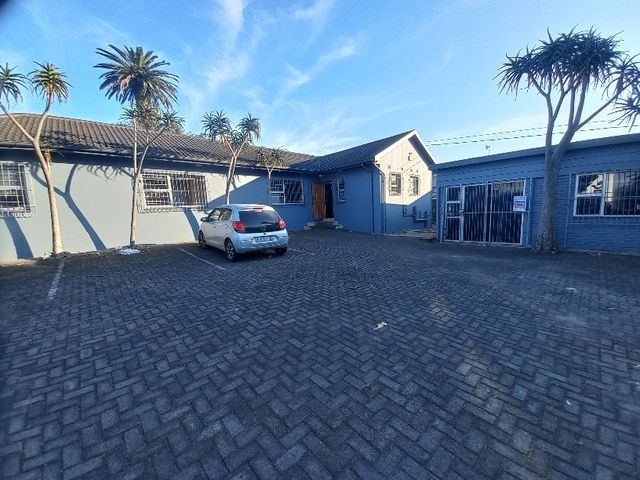 128m² Office To Let in Nahoon