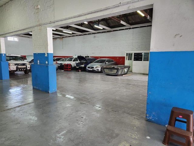 652m² Warehouse To Let in East London Central