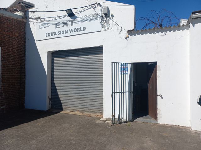 350m² Warehouse Rented in Arcadia