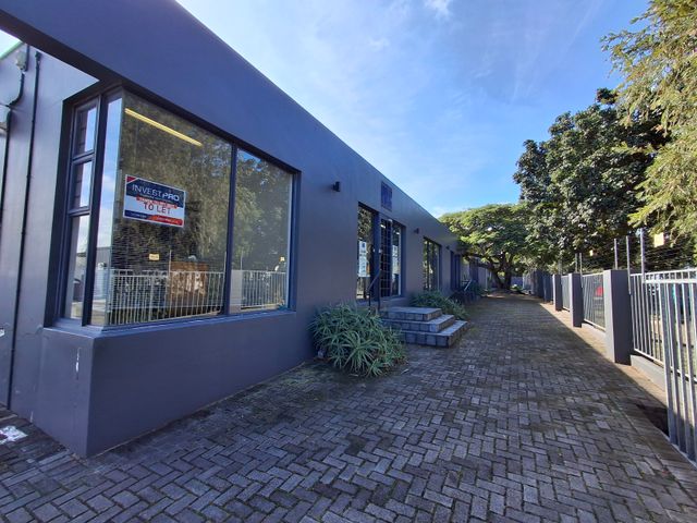 320m² Office To Let in Vincent