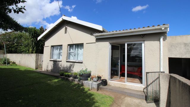 Spacious 3 bedroom home with 2 bedroom income generating flat